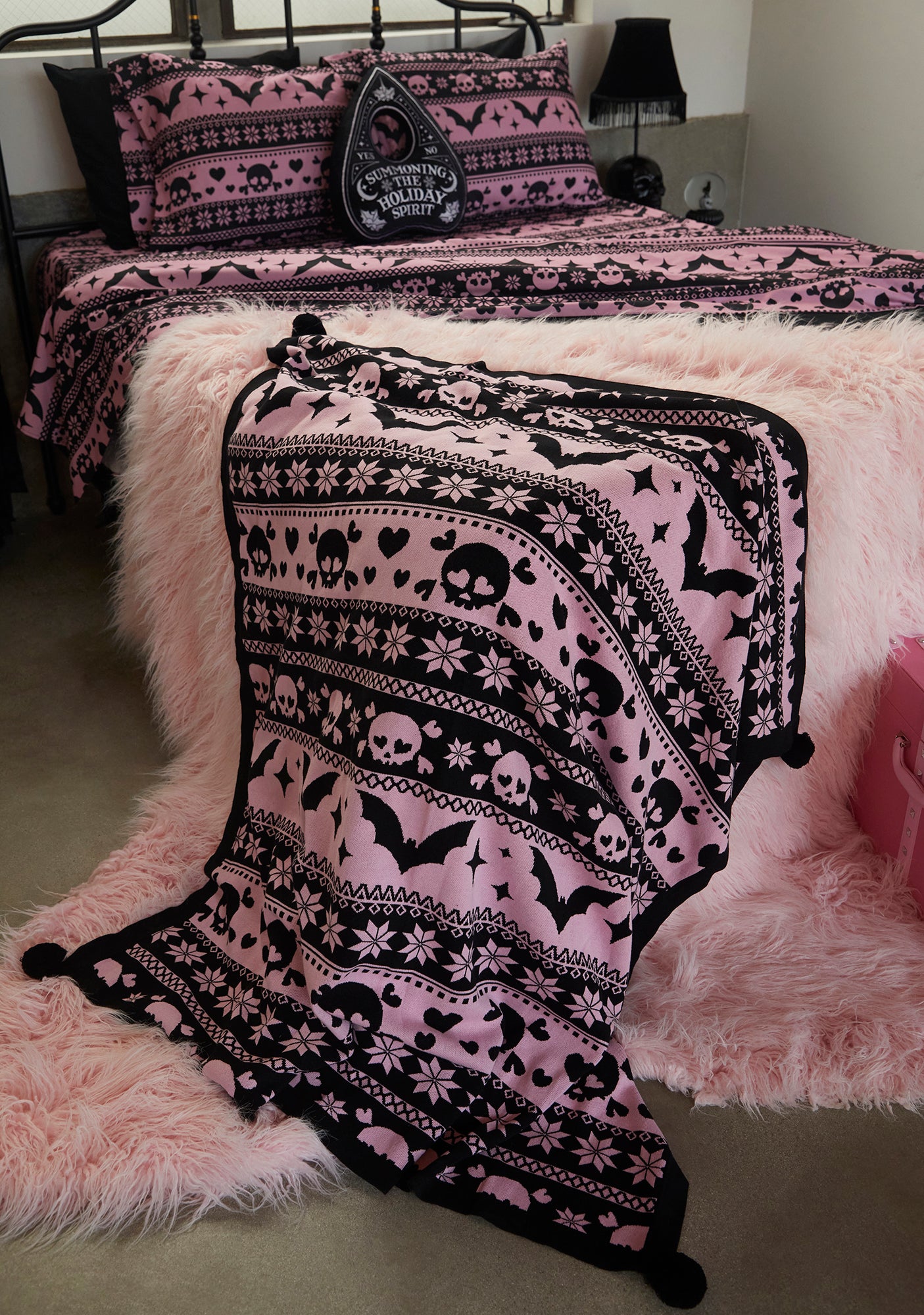 Black and 2025 pink throw blanket