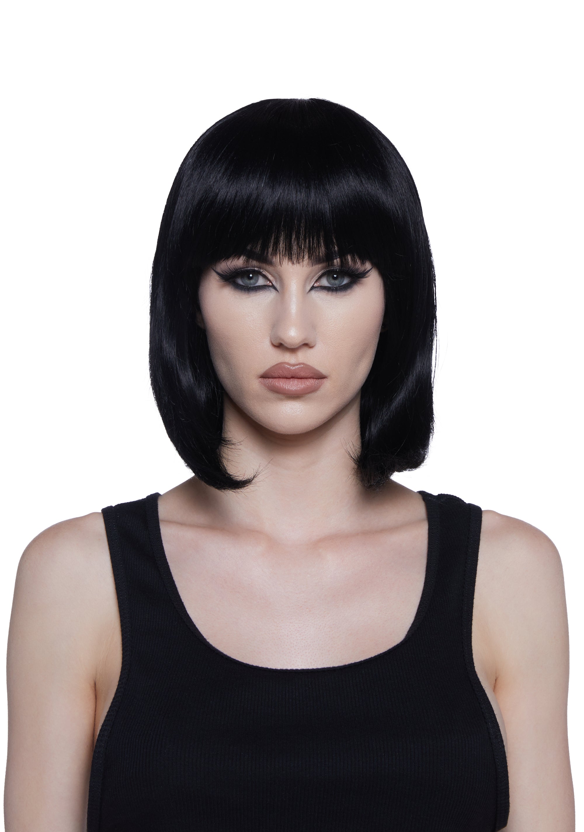 Costumes with short black wig best sale