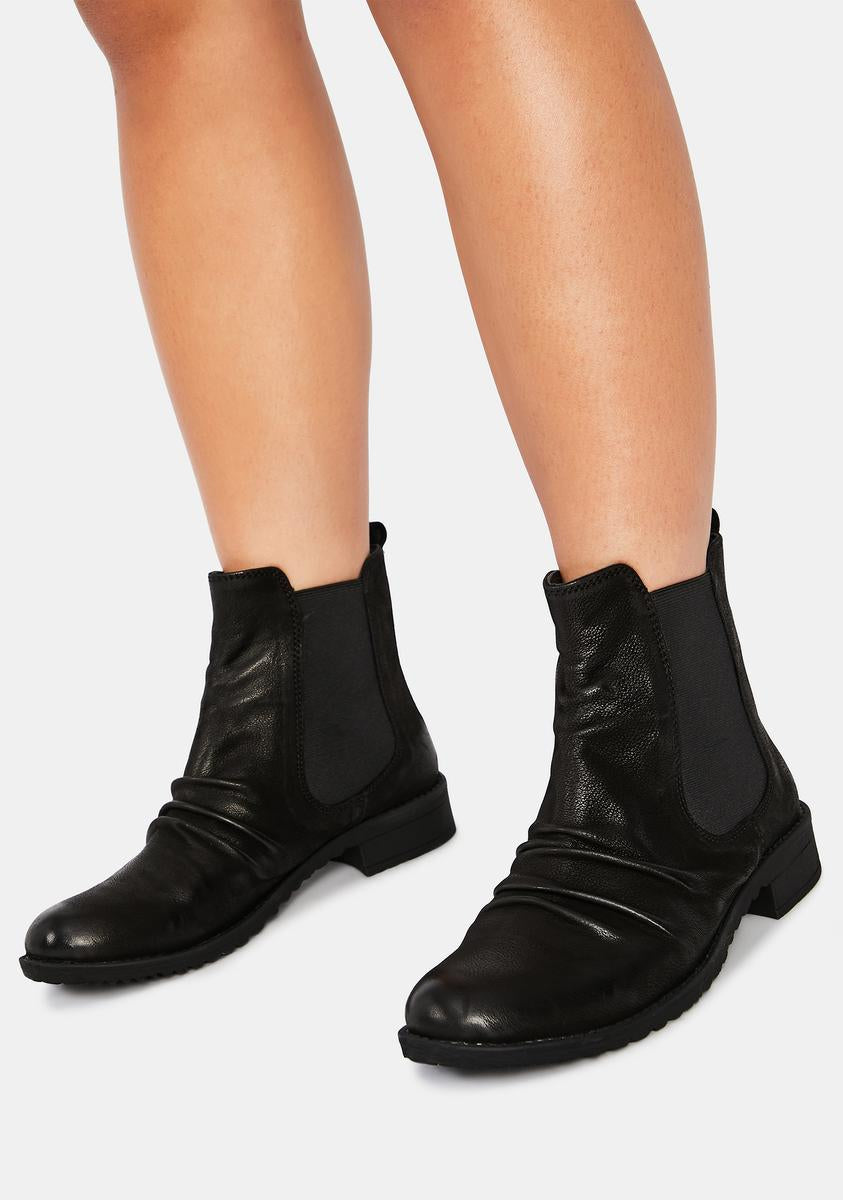 Chelsea Crew Black Label Trail Nubuck Chelsea Boots â Dolls Kill