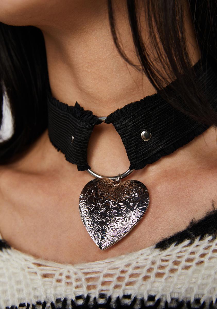 Chest choker hotsell