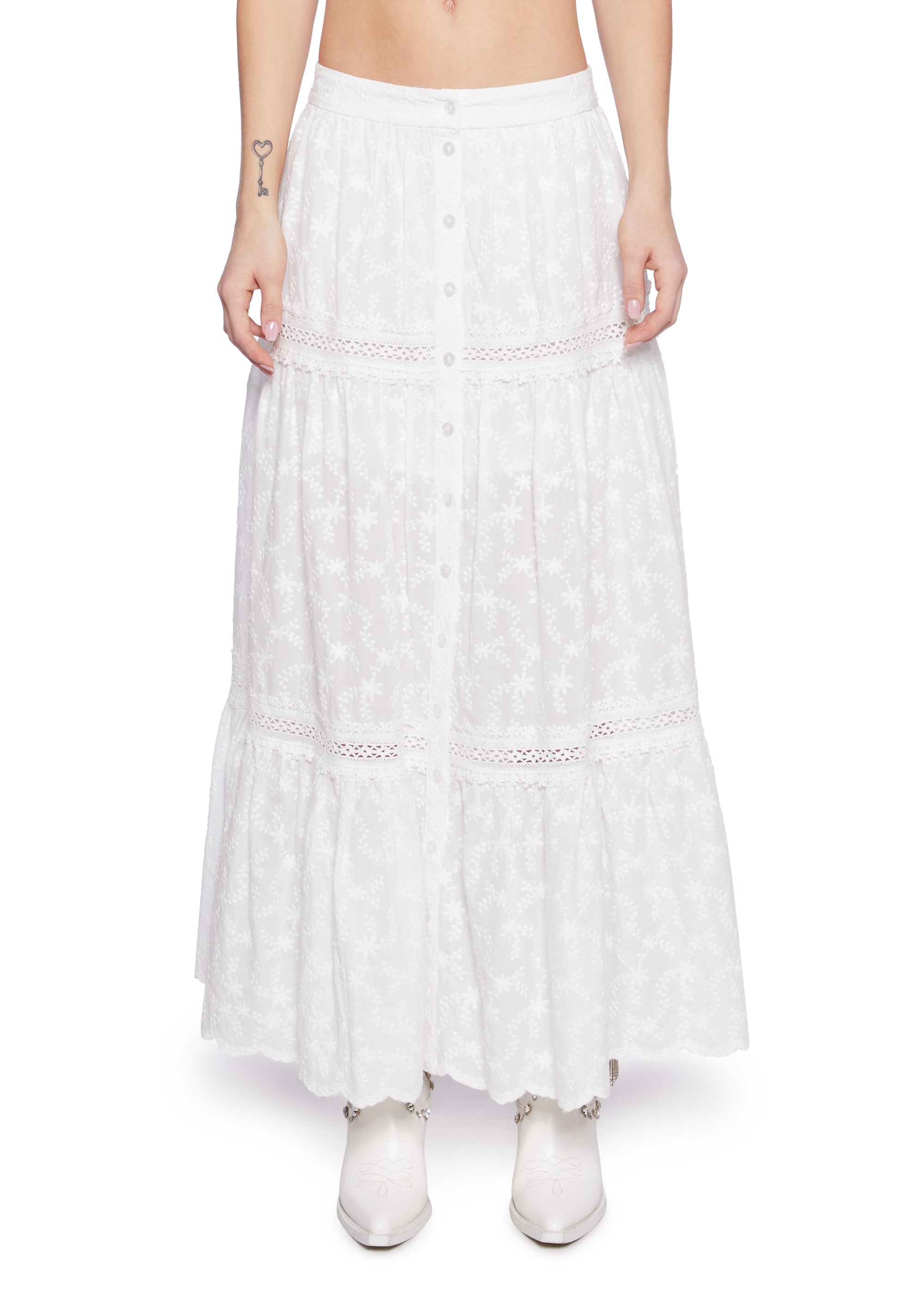 suga 纏め売り Sugar Thrillz Floral Embroidered Maxi Skirt - White – Dolls Kill