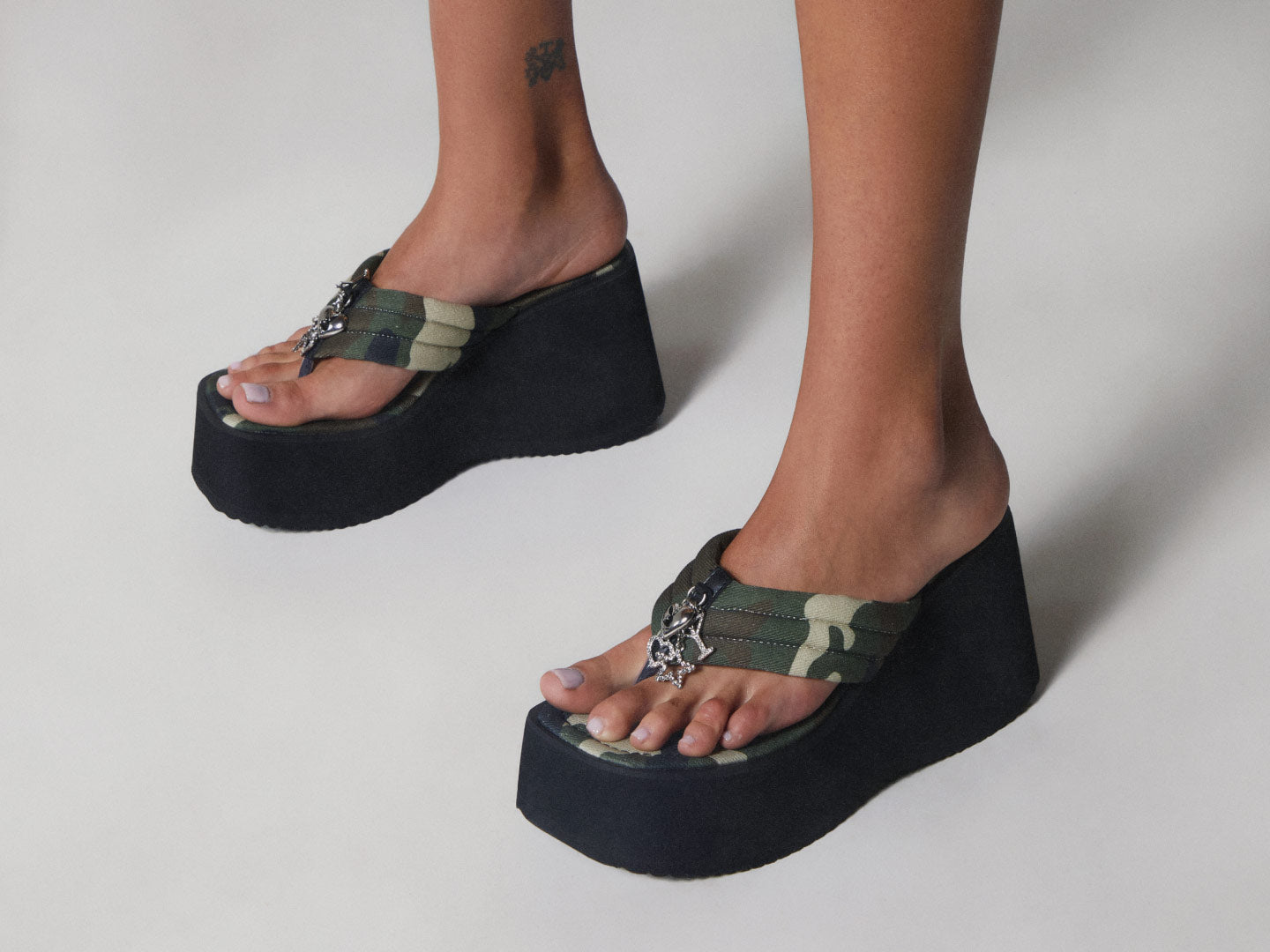 dELiA*s サンダル dELiA*s by Dolls Kill Daisy Platform Sandals - White/Black