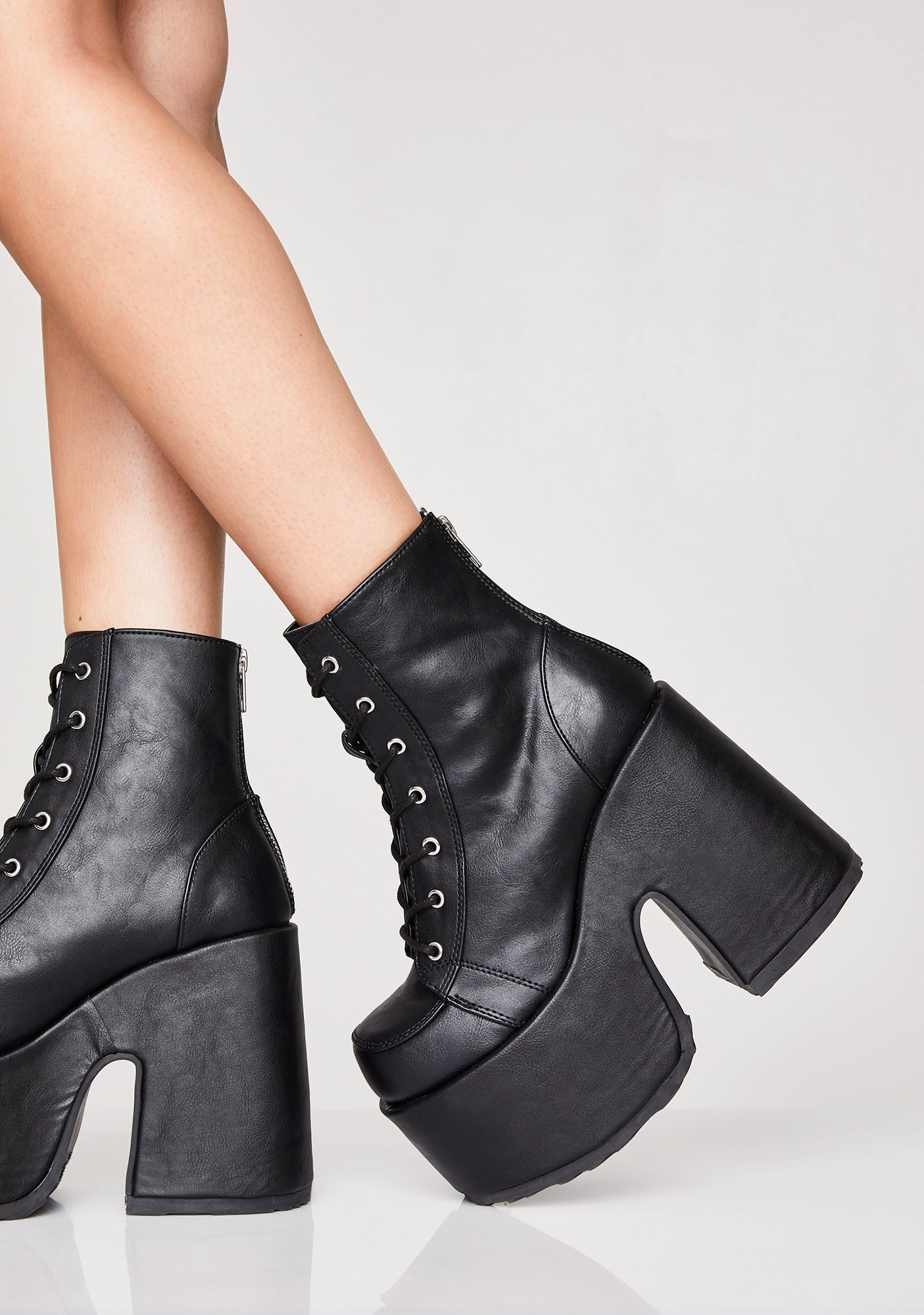 靴 Demonia dollskill matte lawtrinity boots Demonia Low Trinity Boots – Dolls Kill