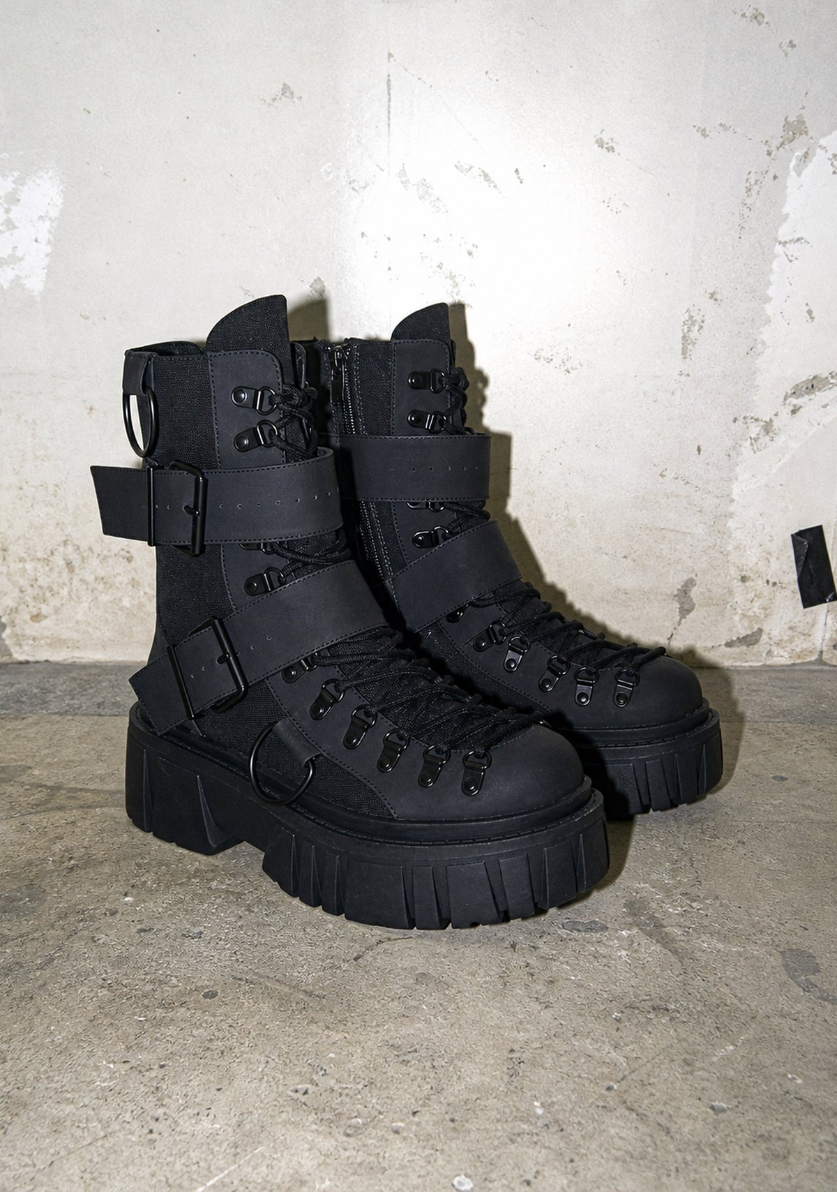Low Traitor Boots - Black