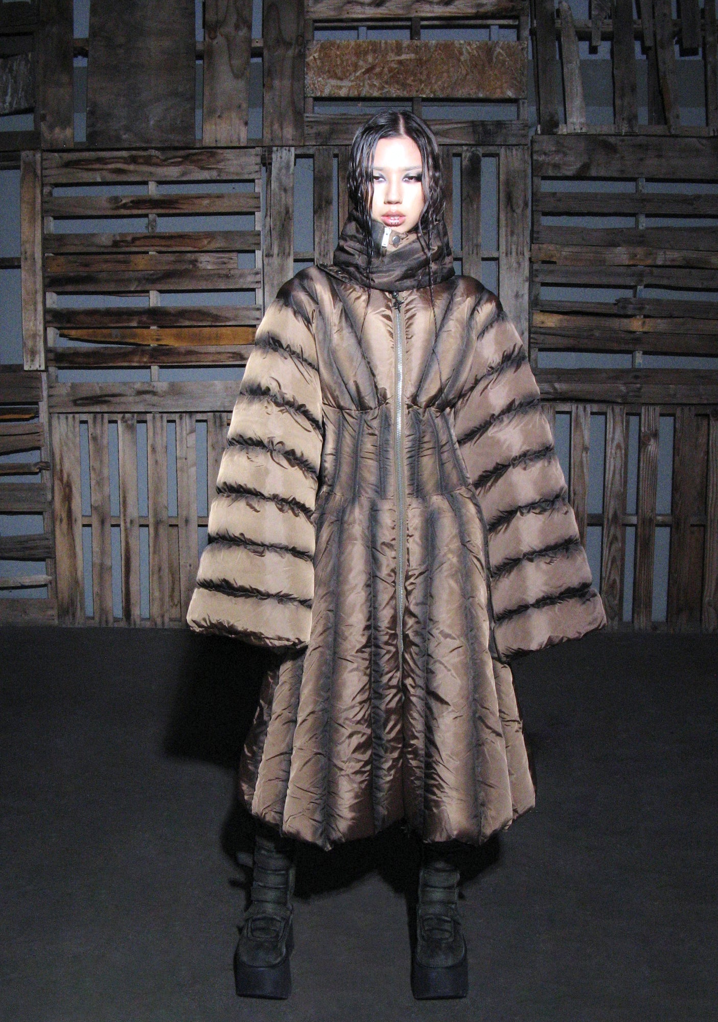 【フォロー割引適用】Y2K Darker Wavs Fader V-Cutスーパ Darker Wavs Puffer Jacket With Scarf - Brown – Dolls Kill