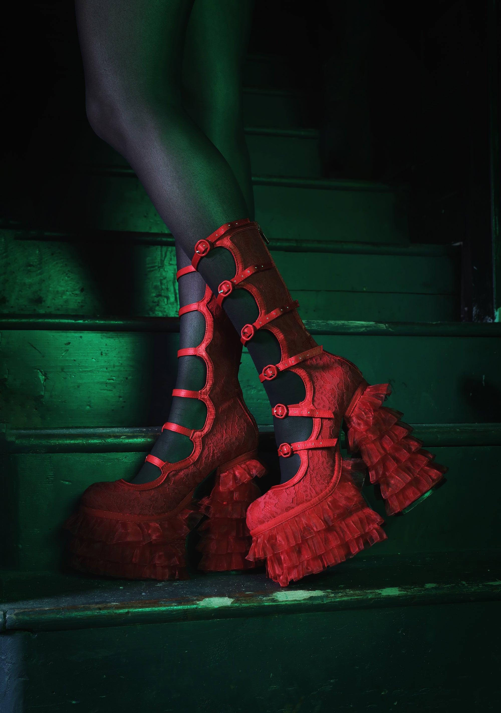 lydia deetz red dress shoes Beetlejuice, Beetlejuice, Beetlejuice! This isn't your typical wedding fantasy it's a gorgeously gothic love story set in the windswept dunes of Oregon. Think Tim Burton meets high fashion: a