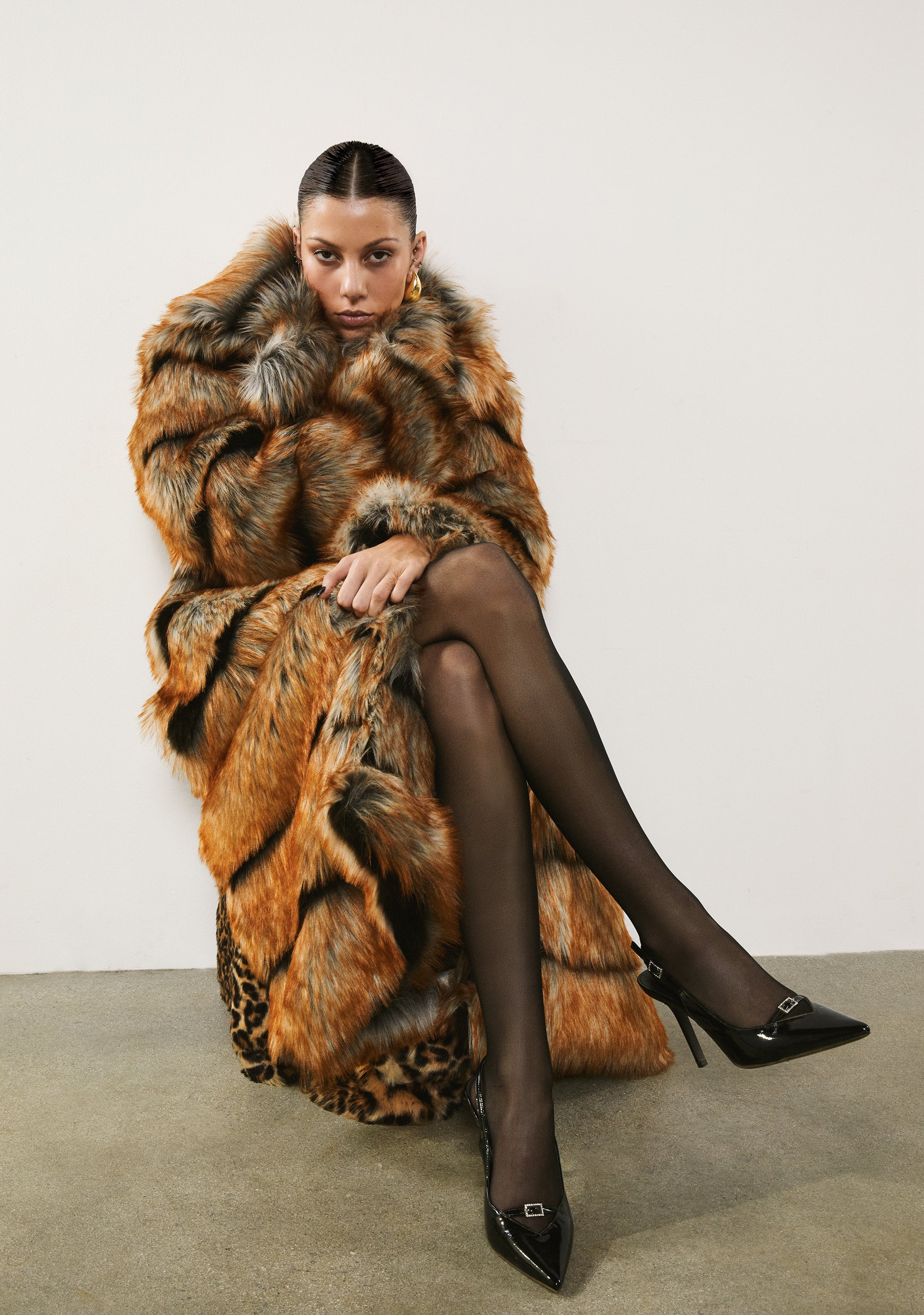 美品 IKUMI DOLL FUR COAT　イクミ　ファーコート Womens Winter Faux Fur Midi Coat Mob Wife - Beige – Dolls Kill