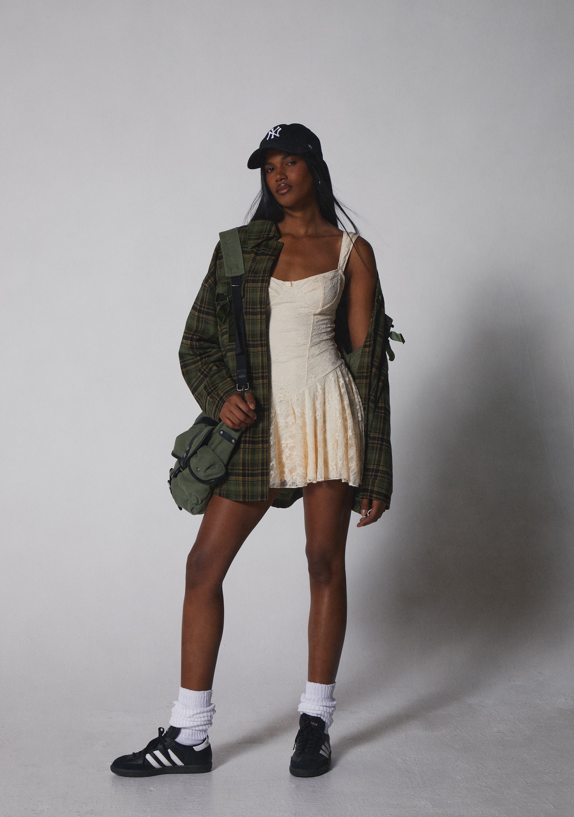 極美品 ホリデイ KUMA クマ LACE VOLUME MINI DRESS Current Mood Ruched Lace Mini Dress - Off White – Dolls Kill