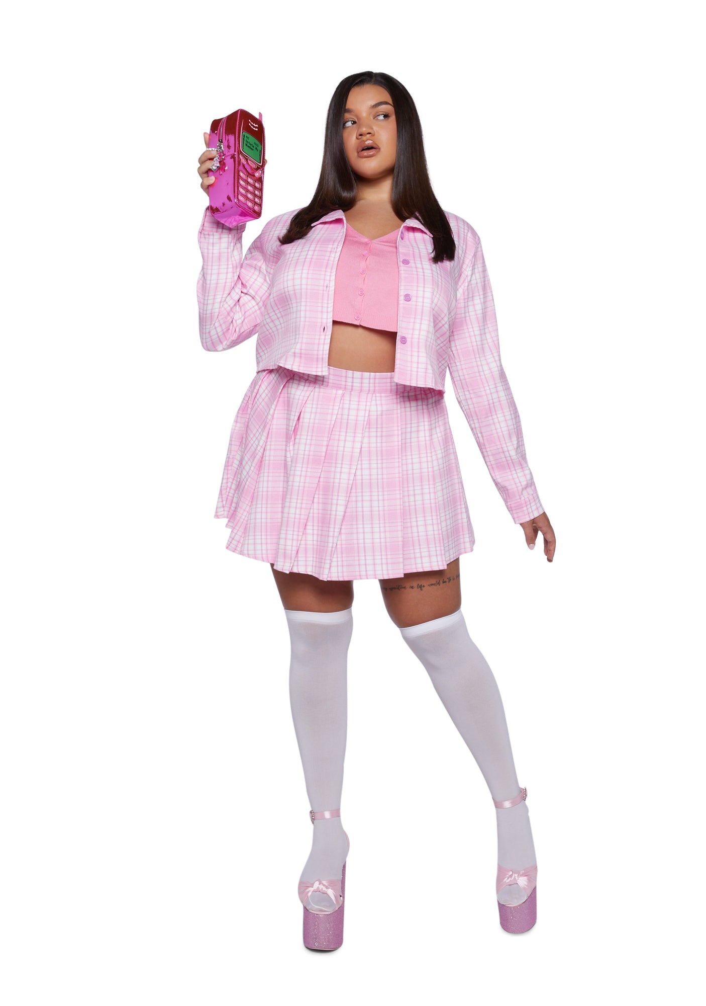 regina george pink dress In 'Mean Girls' (2004) after successfully sabotaging Regina George and becoming Queen Bee of the plastics, Cady wears an inverted dress at her House Party : r/MovieDetails