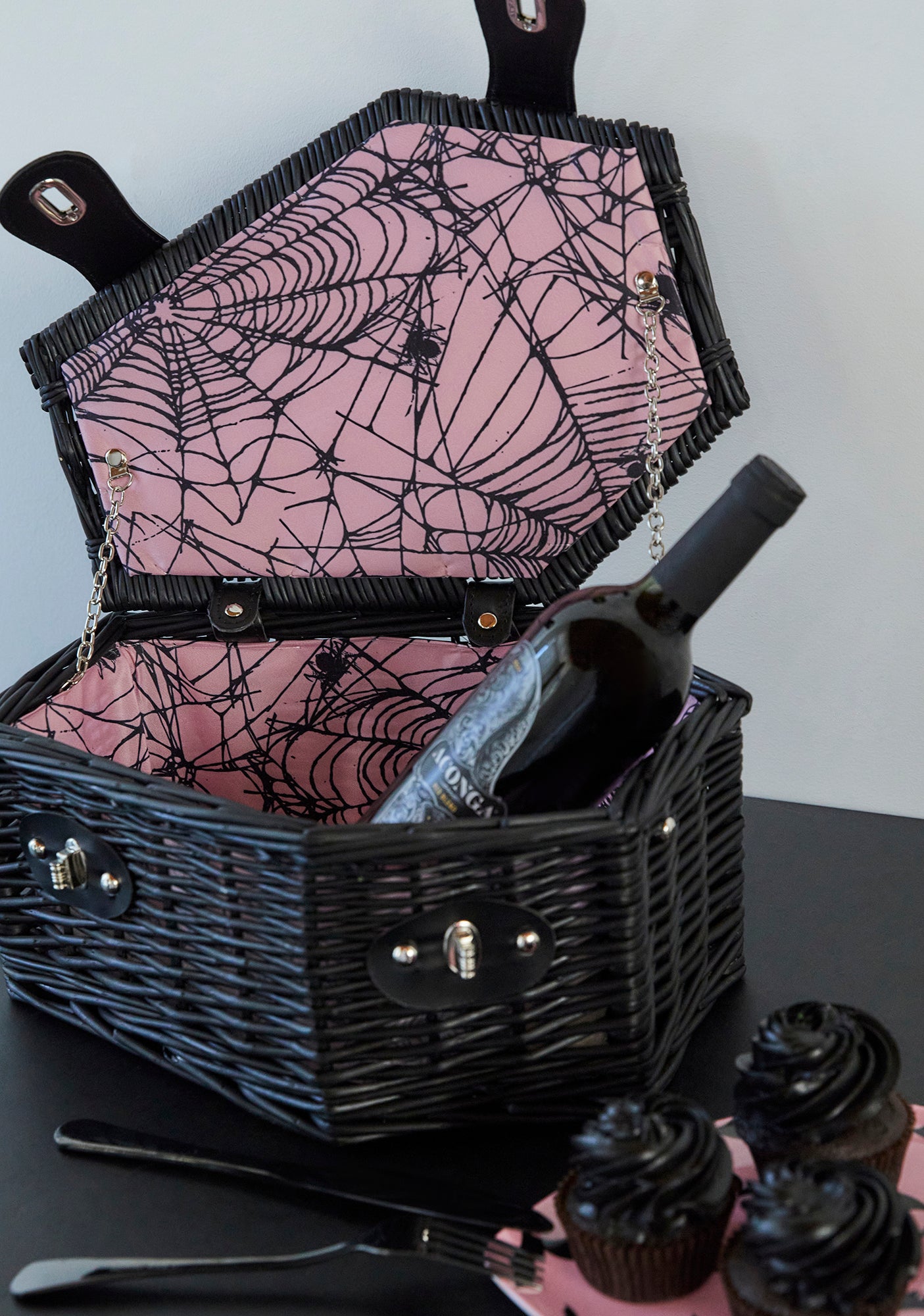 Widow Mini Coffin Shape Picnic Basket - Black – Dolls Kill