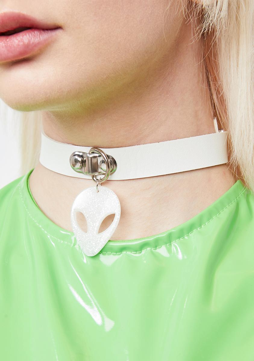 White Choker With Alien Pendant – Dolls Kill