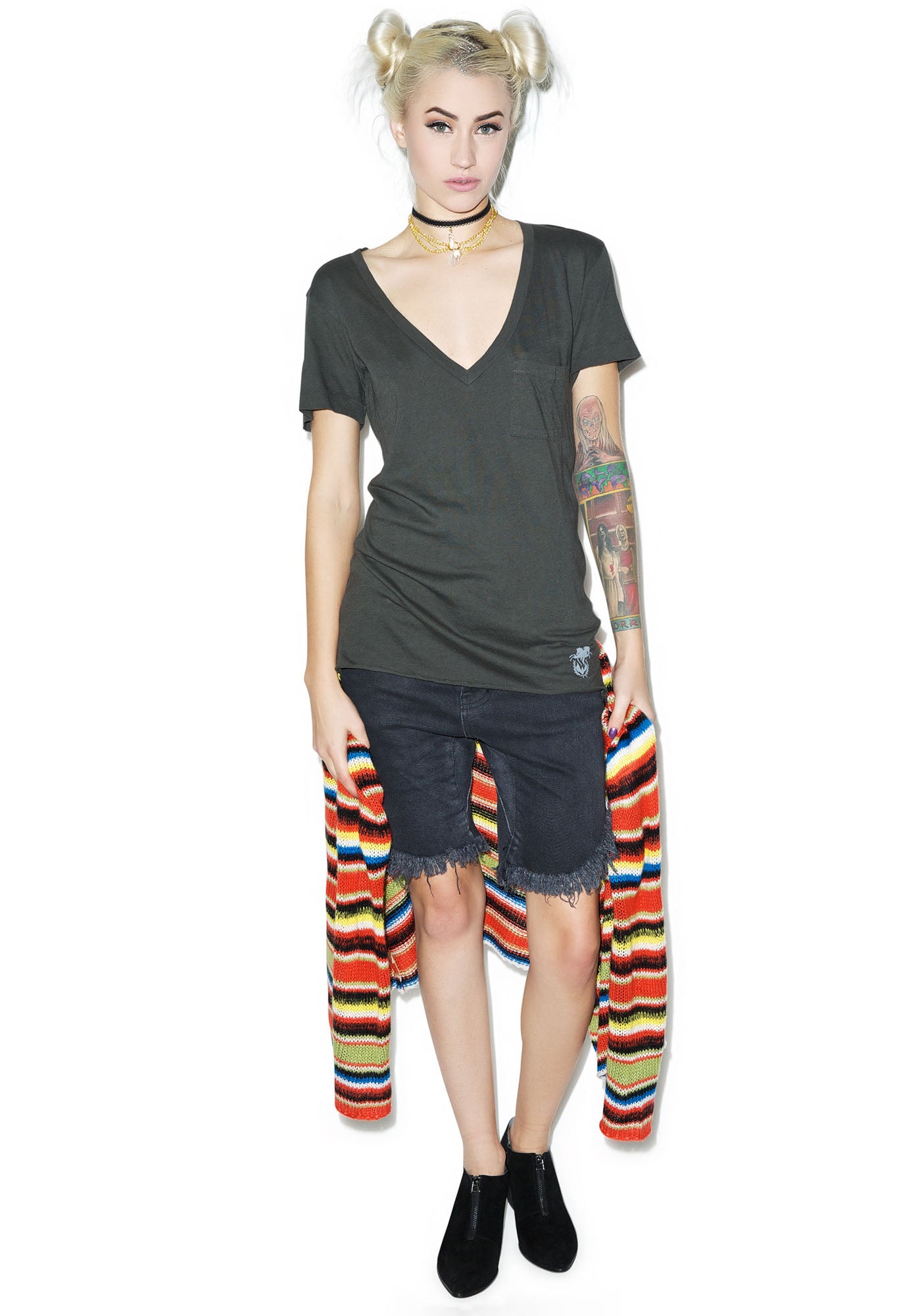 Essentials V-Neck Pocket Tee – Dolls Kill