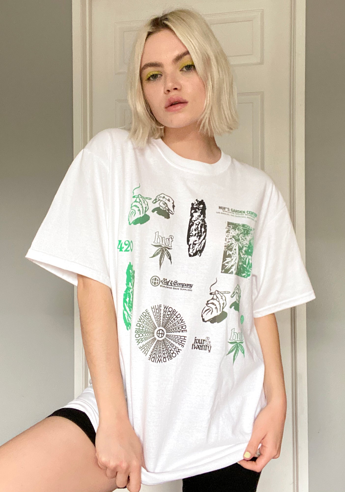 Scattered Leaves Graphic Tee – Dolls Kill
