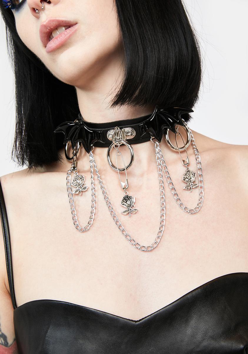 Tilmeld Stole på Mansion Bat Wing Choker With O Rings Rose Charms And Chains - Black/Silver – Dolls  Kill