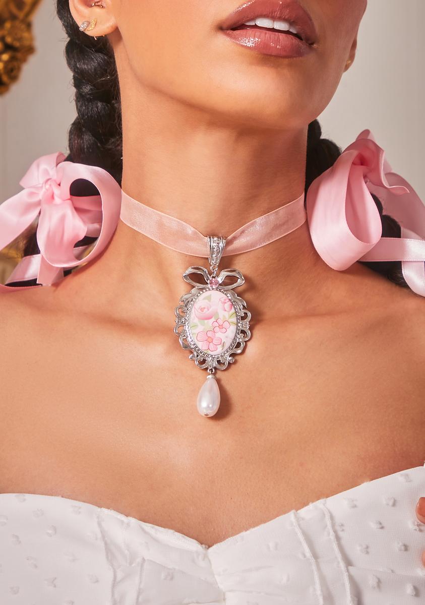 Mark krig vegetarisk Floral Cameo Pearl Choker Necklace - Pink – Dolls Kill